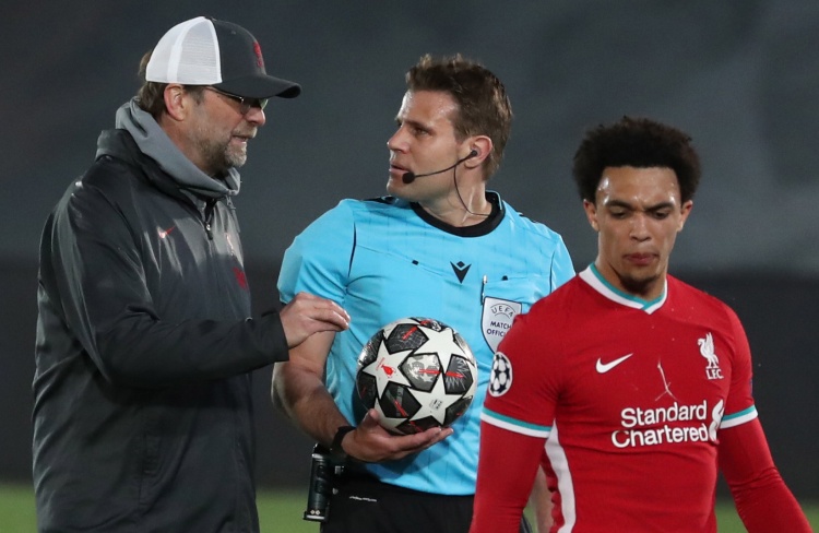 足球报曝中超某俱乐部欠税过亿，评论区画风突变：先查查调节费去哪了