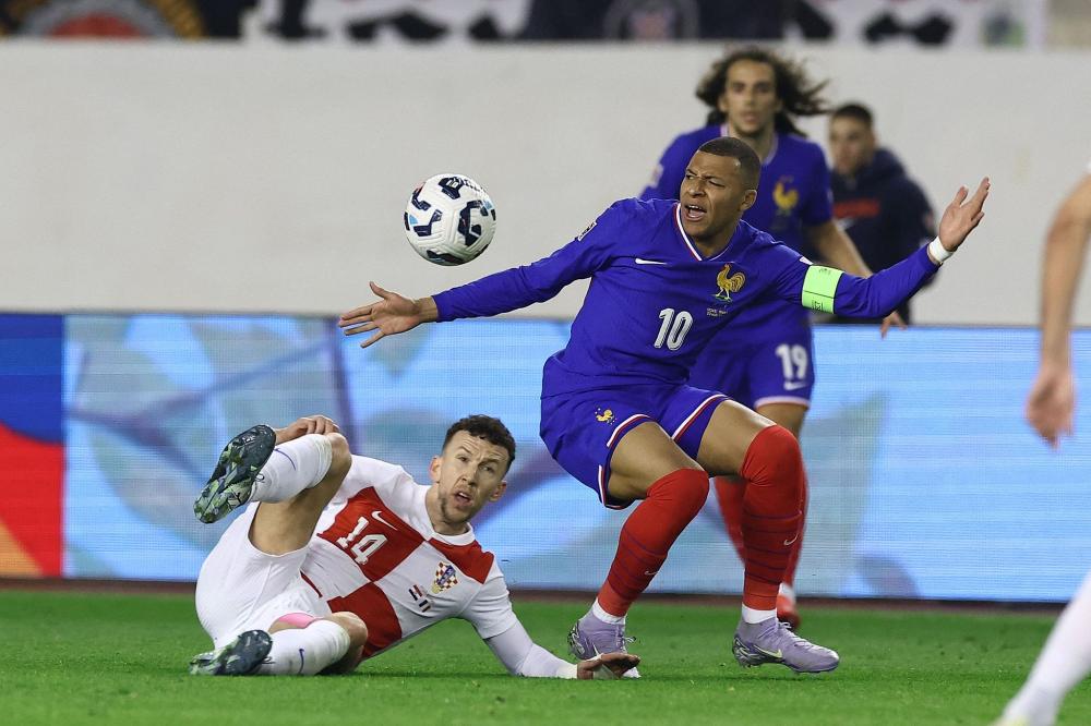 第三次犯规！杨瀚森次节继续率先登场防守送出犯规