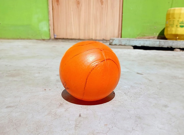 半场战报：阿森纳1-0布拉格斯拉维亚，萨卡点射