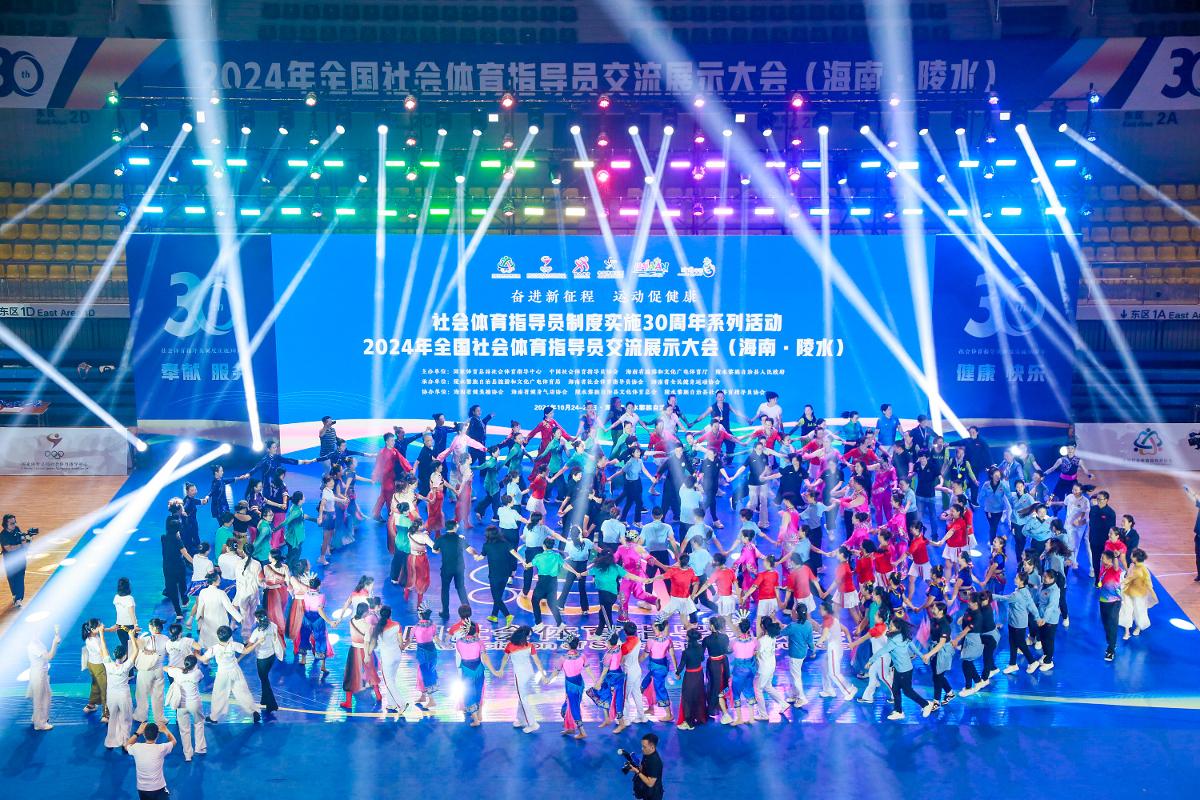 挑起进攻大旗！鲍威尔半场10中5得到16分2篮板1助攻